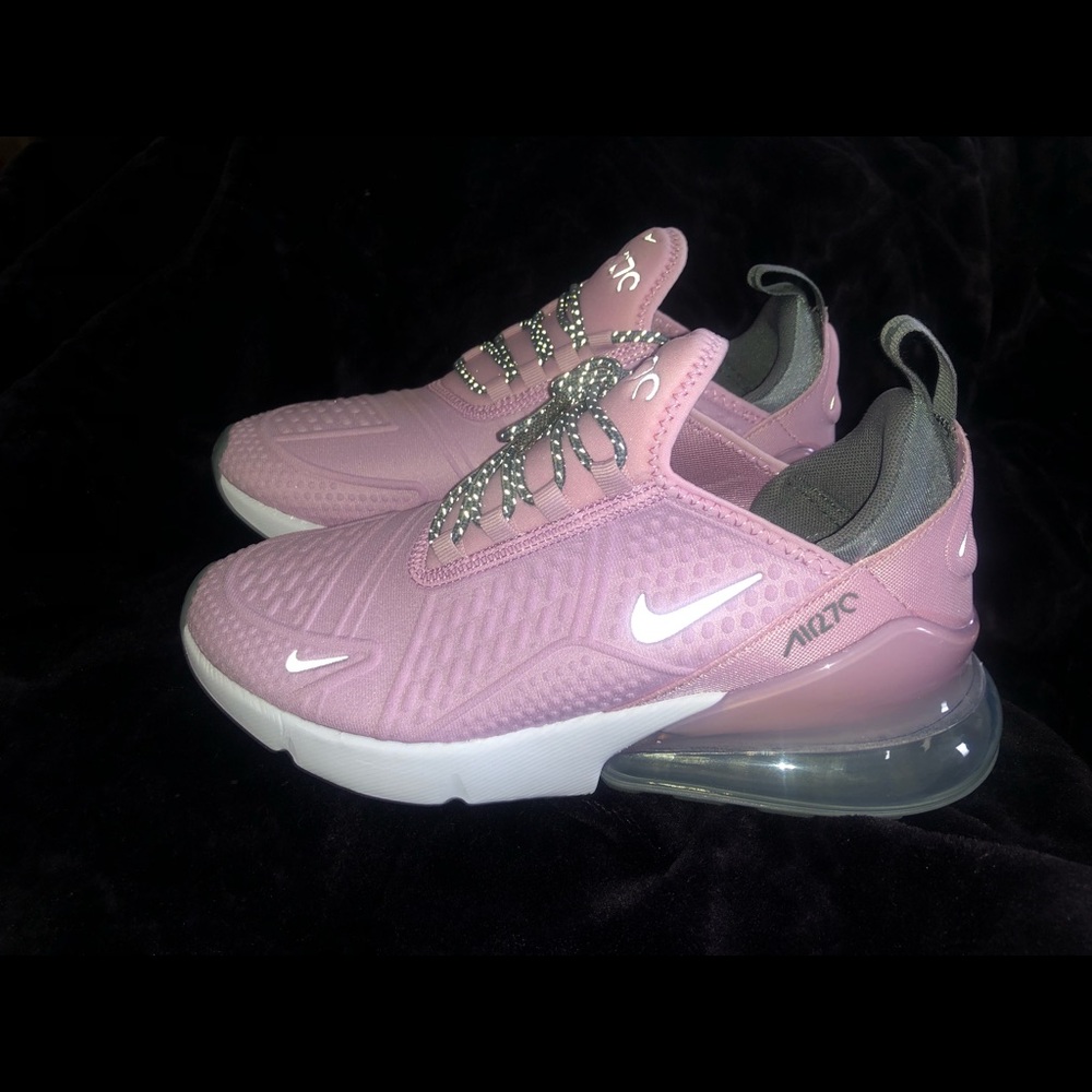 Nike Air Max 270 grade school size 5